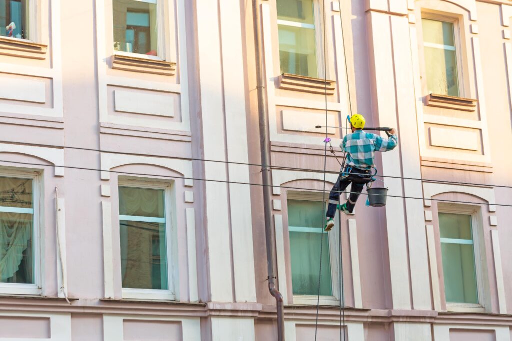 El lavado de fachadas cuida la apariencia exterior de los edificios